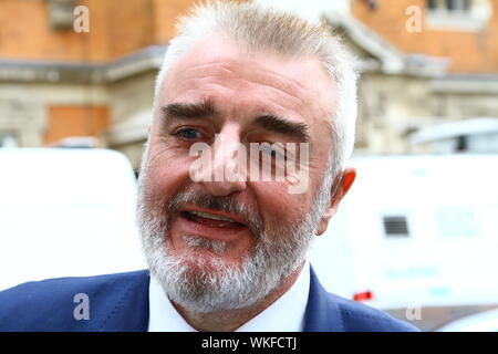 TOMMY SHEPPARD MP IM COLLEGE GREEN, WESTMINSTER AM 3. SEPTEMBER 2019. Schottische MPS. SNP. SCOTTISH NATIONAL PARTY. Schottische Politiker. Die britischen Politiker. Politik. SNP-Sprecher in Westminster. HOUSE OF COMMONS. Stockfoto