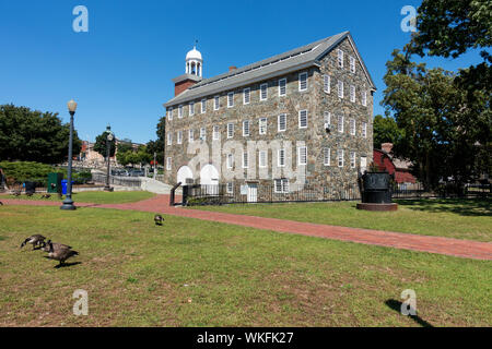 Die Wilkinson Mühle erbaut 1810 an der Slater Mill Historic Site Textile Museum Komplex auf der Blackstone River in Pawtucket Rhode Island USA Stockfoto