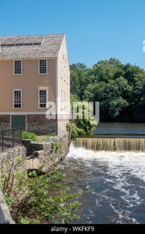 Damm Slater Mill Historic Site Textil ein arkwright System baumwollspinnerei Museum Attraktion auf der Blackstone River in Pawtucket, Rhode Island Stockfoto