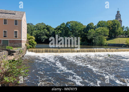 Slater Mill Historic Site Damm auf der Blackstone River in Pawtucket, Rhode Island Stockfoto
