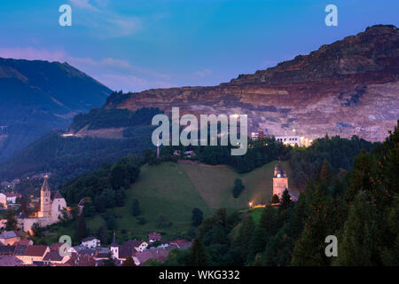 Eisenerz: Stadt Eisenerz, Berg Erzberg in Eisenerz mine in der Hochsteiermark, Steiermark, Steiermark, Österreich Stockfoto