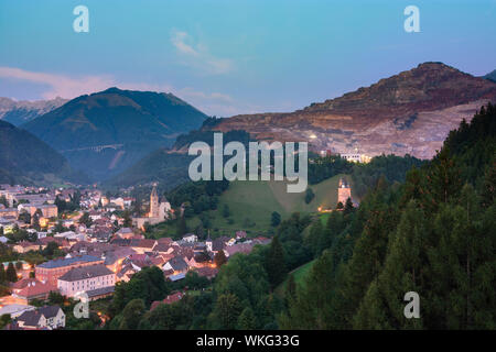 Eisenerz: Stadt Eisenerz, Berg Erzberg in Eisenerz mine in der Hochsteiermark, Steiermark, Steiermark, Österreich Stockfoto