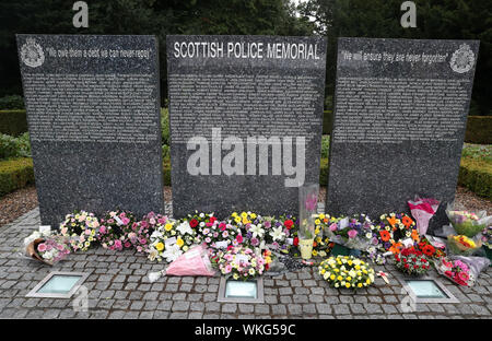 Eine allgemeine Ansicht der schottischen Polizei Denkmal an der Polizei Schottland Hauptsitz am Tulliallan. Stockfoto