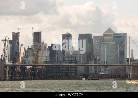 Docklands, East London, UK. 4. Sep 2019. Wolken und einem blustery Brise in der Nähe des Excel Centre in East London. Credit: Penelope Barritt/Alamy leben Nachrichten Stockfoto