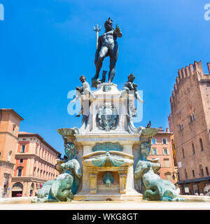 Der Neptunbrunnen, bürgerlichen Monumentalbrunnen befindet sich in der gleichnamigen Platz Piazza Nettuno neben Piazza Maggiore in Bologna, Italien. Stockfoto