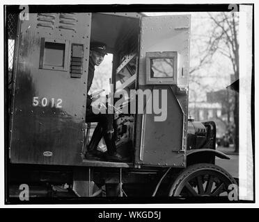 John Riemen mit gepanzerten mail Lkw, 19.11.25. Stockfoto