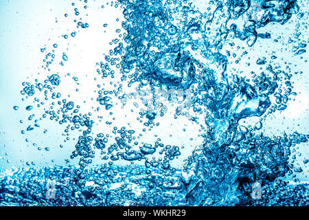 Viele Luftblasen im Wasser nahe zu abstrahieren, Wasserwelle mit bubbles