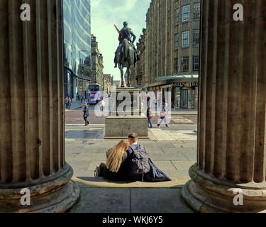 Glasgow, Schottland, Großbritannien. 4. September 2019. UK Wetter: Sonnig Tag nach Duschen und Wind wie Buchanan Street, der Stil Meile von Schottland, sah, Touristen und ein Ende Sommer treiben. Gerard Fähre / alamy Leben Nachrichten Stockfoto