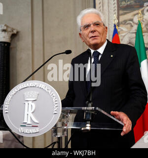 Roma, Italia. 04 Sep, 2019. Italienische Staatspräsident Sergio Mattarella Rom 4. September 2019. Quirinale. Giuseppe Conte, nach einem kurzen Gespräch mit dem Präsidenten der Republik, akzeptiert die Präsident Mandat Italiens neue Regierung zu bilden. Foto Samantha Zucchi Insidefoto Credit: insidefoto Srl/Alamy leben Nachrichten Stockfoto