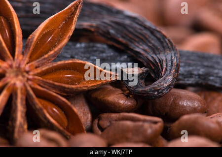 Aroma Kaffee. Zutaten. coffe Beens, Anis, Vanille Stockfoto
