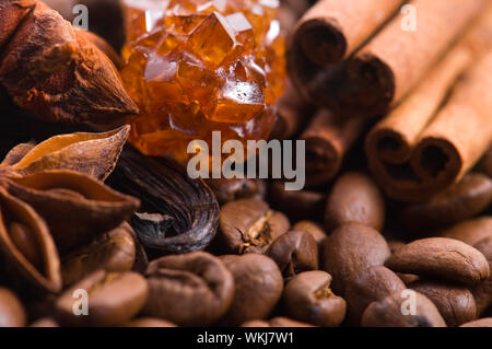 Aroma Kaffee. Zutaten. coffe Beens, Anis, Vanille, Zimt, Stockfoto
