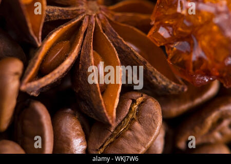 Aroma Kaffee. Zutaten. coffe Beens, Anis, Zucker Stockfoto