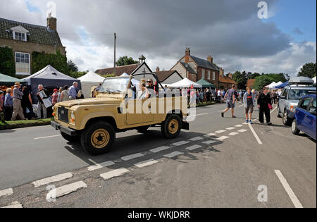 Oben offenen Landrover, Burnham Market, North Norfolk, England Stockfoto