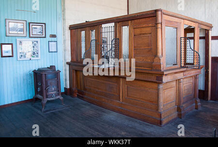 Molson antiken Bank in Molson, Washington Vintage Bank mit einem alten Holzofen. Stockfoto