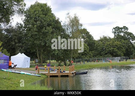 Die neuen Badesee im erst kürzlich renovierten Beckenham Place Park, südöstlich von London, UK. Stockfoto