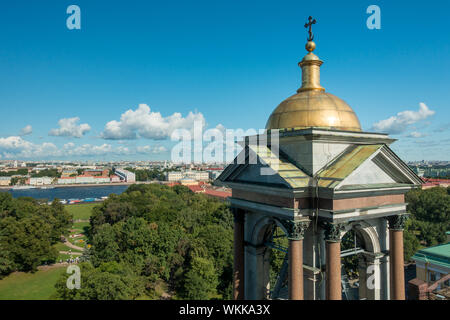 Fantastischer Blick von der Isaak-kathedrale auf der Dachterrasse an einem sonnigen Tag im Sommer, in St. Petersburg, Russland Stockfoto