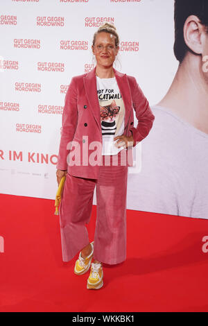 Anna schudt dem roten Teppich bei der Weltpremiere des Kinofilms Gut gegen Nordwind am 03.09.2019 im Cinedom in Koeln Stockfoto