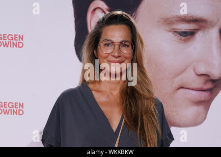 Alexandra Kamp auf dem roten Teppich bei der Weltpremiere des Kinofilms Gut gegen Nordwind am 03.09.2019 im Cinedom in Koeln Stockfoto