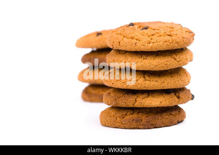 Zwei Stapel von oatmeal Chocolate Chip Cookies auf weißem Hintergrund Stockfoto