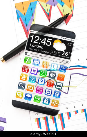 Smartphone (Phablet) mit einem transparenten Display. Tatsächliche zukünftige innovative Konzeptideen und besten Technologien Menschlichkeit. Stockfoto