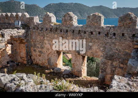 Kalekoy Schloss und die Lykischen Gräber in Kalekoy, Türkei Stockfoto