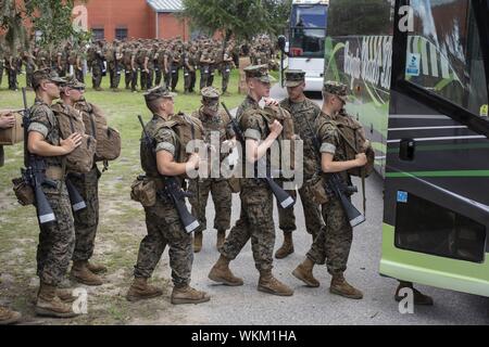 Marine Corps Recruit Depot Parris Island begann die Evakuierung der Rekruten zu Marine Corps Logistikstandort Albany, Ga, September 3, 2019. Sept. 3 Die Entscheidung zu evakuieren ist wegen des Hurrikans Dorian und die erwarteten Auswirkungen des zerstörerischen Wetter in der Region. () Stockfoto