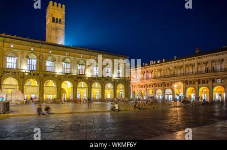 Palazzo del Podesta am Piazza Maggiore, Nachtaufnahme, Bologna, Emilia-Romagna, Italien Stockfoto