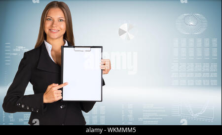 Geschäftsfrau holding Papierhalter. High-tech-Grafiken als Hintergrund Stockfoto