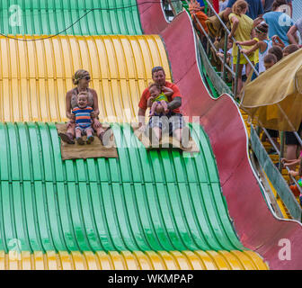 DES MOINES, IA, USA - AUGUST 10: Nicht identifizierte Personen auf Jumbo schieben an der Iowa State Fair am 10. August 2014 in Des Moines, Iowa, USA. Stockfoto