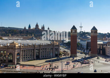 Das Nationale Museum für Zeitgenössische Kunst (MNAC) in Barcelona, Spanien wie vom Dach der Arena Barcelona Mall gesehen Stockfoto