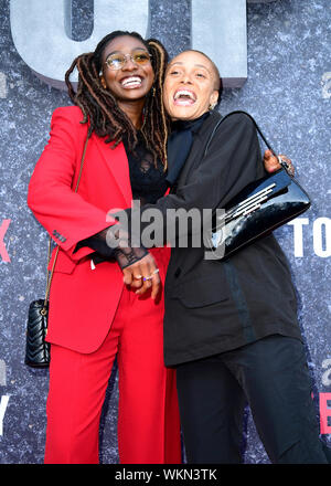 Wenig Simz (links) und Adwoa Aboah die Teilnahme an der BRITISCHEN Premiere von oben Junge am Hackney Picturehouse in London. Stockfoto