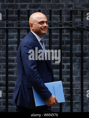 London, Großbritannien. 4. Sep 2019. Der britische Schatzkanzler Sajid Javid Blätter 11 Downing Street in London, Großbritannien, an Sept. 4, 2019. Der britische Schatzkanzler Sajid Javid am Mittwoch versprochen, weitere 2 Milliarden Pfund (2,43 Milliarden US-Dollar) für das nächste Jahr planen als Brexit Brexit Prozess umfasst eine entscheidende Woche in Großbritannien. Credit: Han Yan/Xinhua/Alamy leben Nachrichten Stockfoto