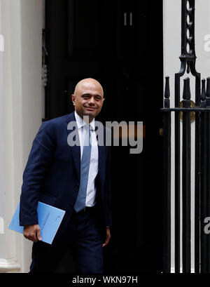 London, Großbritannien. 4. Sep 2019. Der britische Schatzkanzler Sajid Javid Blätter 11 Downing Street in London, Großbritannien, an Sept. 4, 2019. Der britische Schatzkanzler Sajid Javid am Mittwoch versprochen, weitere 2 Milliarden Pfund (2,43 Milliarden US-Dollar) für das nächste Jahr planen als Brexit Brexit Prozess umfasst eine entscheidende Woche in Großbritannien. Credit: Han Yan/Xinhua/Alamy leben Nachrichten Stockfoto