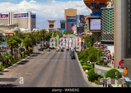 Las Vegas, Nevada/USA, 11. Mai 2019: Starker Verkehr und Massen von Menschen in den Las Vegas Blvd., Las Vegas, Nevada. Stockfoto