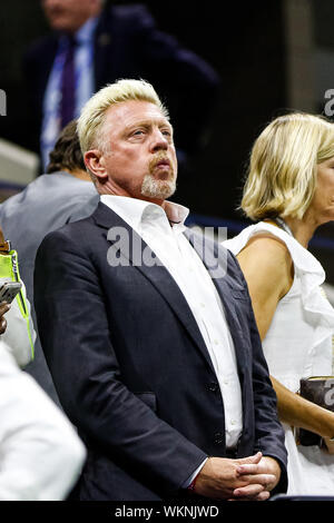 New York, USA. 03 Sep, 2019. Der ehemalige Tennisprofi Boris Becker nimmt an den Herren Einzel Viertelfinale Match zwischen Roger Federer aus der Schweiz und Grigor Dimitrov Bulgarien am Tag neun der 2019 US Open am USTA Billie Jean King National Tennis Center am September 03, 2019 in der Queens Borough von New York City. Credit: Unabhängige Fotoagentur/Alamy leben Nachrichten Stockfoto