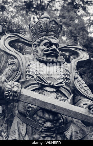 Im Alter von asiatischen Gott Steinstatue. Stockfoto