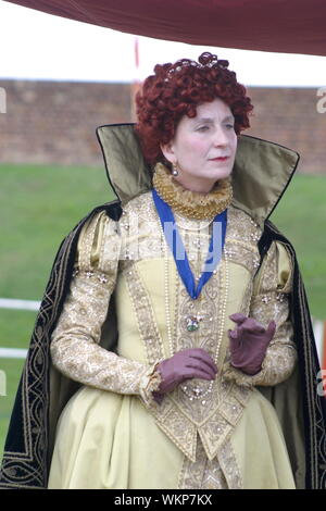 Ein Re-enactment in Tilbury Fort von Königin Elizabeth I's Rede an die Truppen in Tilbury versammelt, als die spanische Armada Segel für England im Jahre 1588 festgelegt. Stockfoto