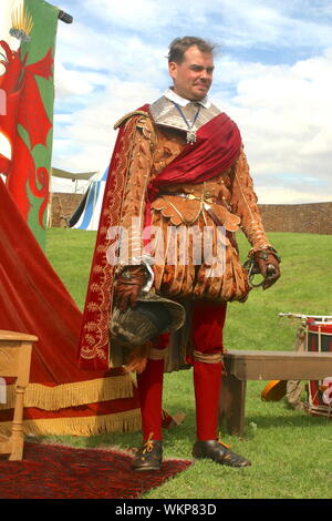Ein Re-enactment in Tilbury Fort von Königin Elizabeth I's Rede an die Truppen in Tilbury versammelt, als die spanische Armada Segel für England im Jahre 1588 festgelegt. Stockfoto