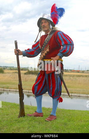 Ein Re-enactment in Tilbury Fort von Königin Elizabeth I's Rede an die Truppen in Tilbury versammelt, als die spanische Armada Segel für England im Jahre 1588 festgelegt. Stockfoto