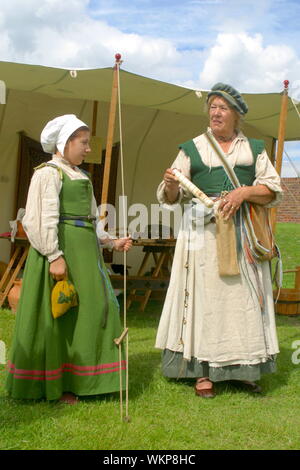 Ein Re-enactment in Tilbury Fort von Königin Elizabeth I's Rede an die Truppen in Tilbury versammelt, als die spanische Armada Segel für England im Jahre 1588 festgelegt. Stockfoto