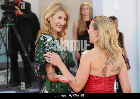 Venedig, Italien - 29 AUGUST: Laura Dern und Scarlett Johansson Spaziergang auf der Ehe Geschichte roter Teppich bei der 76Th Venedig Film Festival in der Sala Grande auf Stockfoto