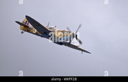 BBMF Supermarine Spitfire LF.IXc 'MK 356/QJ-3' in der Luft an der Royal International Air Tattoo 2019 Stockfoto