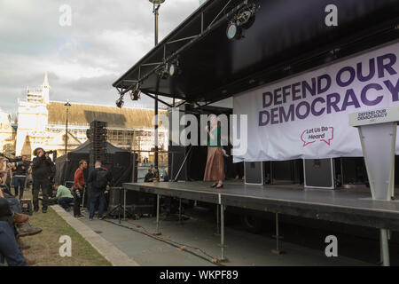 Parliament Square, London, UK. 4. September 2019. Tausende von Menschen nehmen an einer Kundgebung in Parliament Square den Putsch zu stoppen und umkehren Brexit. Penelope Barritt/Alamy leben Nachrichten Stockfoto