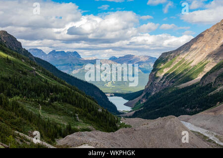 Luftaufnahme des schönen Fairmont Chateau Lake Louise, Lake Louise, Banff, Kanada Stockfoto