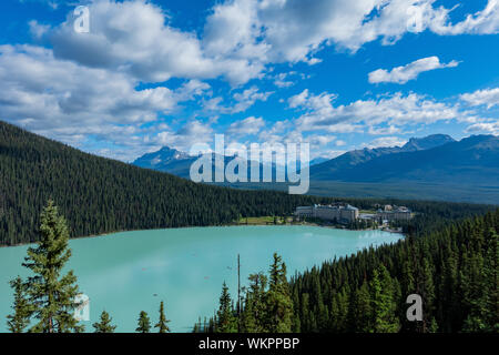 Luftaufnahme des schönen Fairmont Chateau Lake Louise, Lake Louise, Banff, Kanada Stockfoto