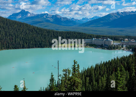 Luftaufnahme des schönen Fairmont Chateau Lake Louise, Lake Louise, Banff, Kanada Stockfoto