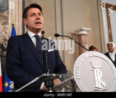 Rom, Italien. 4. Sep 2019. Giuseppe Conte Adressen die Medien, nachdem er Gespräche mit italienischen Präsidenten Sergio Mattarella in Rom, Italien, an Sept. 4, 2019. Die letzte große Hürde, die Giuseppe Conte die Bildung von Italiens 67th Regierung seit dem Zweiten Weltkrieg verschwunden ist, nachdem die populistische Fünf-Sterne-Bewegung überwiegend Dienstag für Koalition der Partei mit einem politischen Rivalen gestimmt blockiert haben könnte. Credit: Alberto Lingria/Xinhua Stockfoto