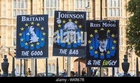 London, Großbritannien. 4. Sep 2019. Die Leute abstimmen, die unsere Demokratie verteidigen Rallye außerhalb des Parlaments. Unterstützer und Aktivisten melden Sie ein Kreuz Party Rally, in der die Menschen Boris Johnson zwingen, seine Politik der verbrannten Erde Brexit auf dem Land zu stoppen. Quelle: Thomas Bowles/Alamy leben Nachrichten Stockfoto