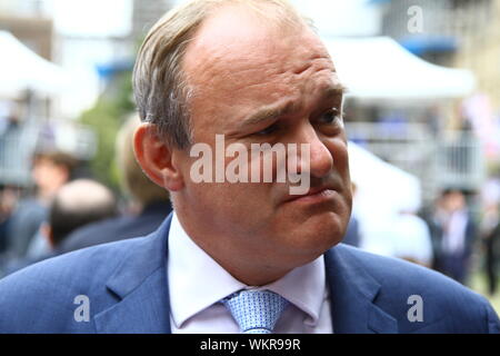 ED DAVEY MP STELLVERTRETENDER VORSITZENDER DER LIBERAL-DEMOKRATISCHEN PARTEI AM COLLEGE GREEN, WESTMINSTER, LONDON, GROSSBRITANNIEN AM 3RD. SEPTEMBER 2019. LIB DEM MPS. LIB DEMS. BRITISCHE POLITIKER. POLITIK. MP FÜR KINGSTON UND SURBITON. BREXIT . ARTIKEL 50 WIDERRUFEN. STOPPEN SIE DEN BREXIT. SIR EDWARD JOHNATHAN DAVEY MP FRSA. Russell Moore Portfolio-Seite. Stockfoto
