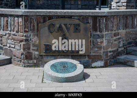 Zeichen der Höhle und Basin National Historic Site in Banff, Kanada Stockfoto